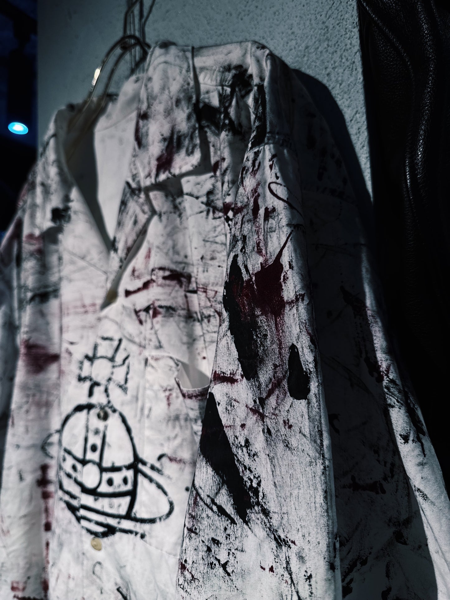 vivid notes"The Anarchist's short sleeve Orbit shirt