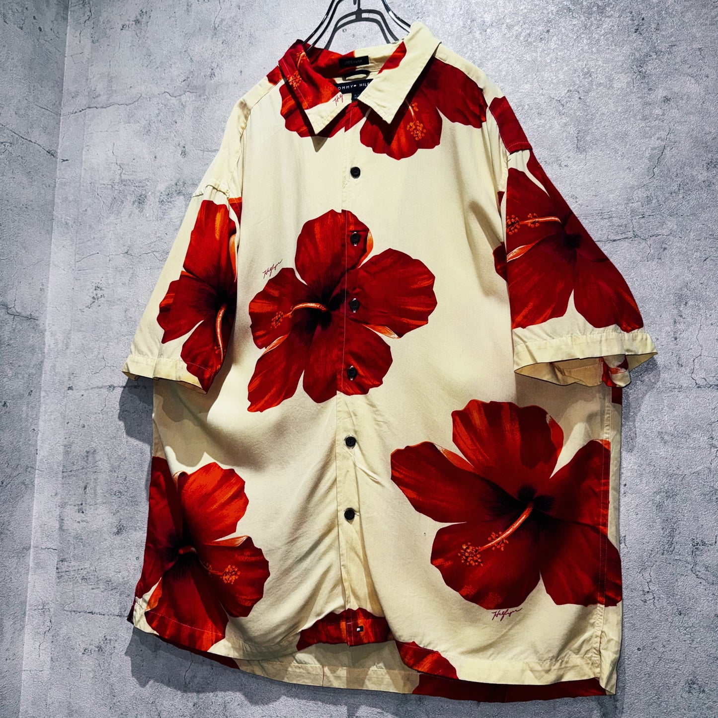 "TOMMY HILFIGER"hibiscus pattern design short sleeve rayon Aloha shirt