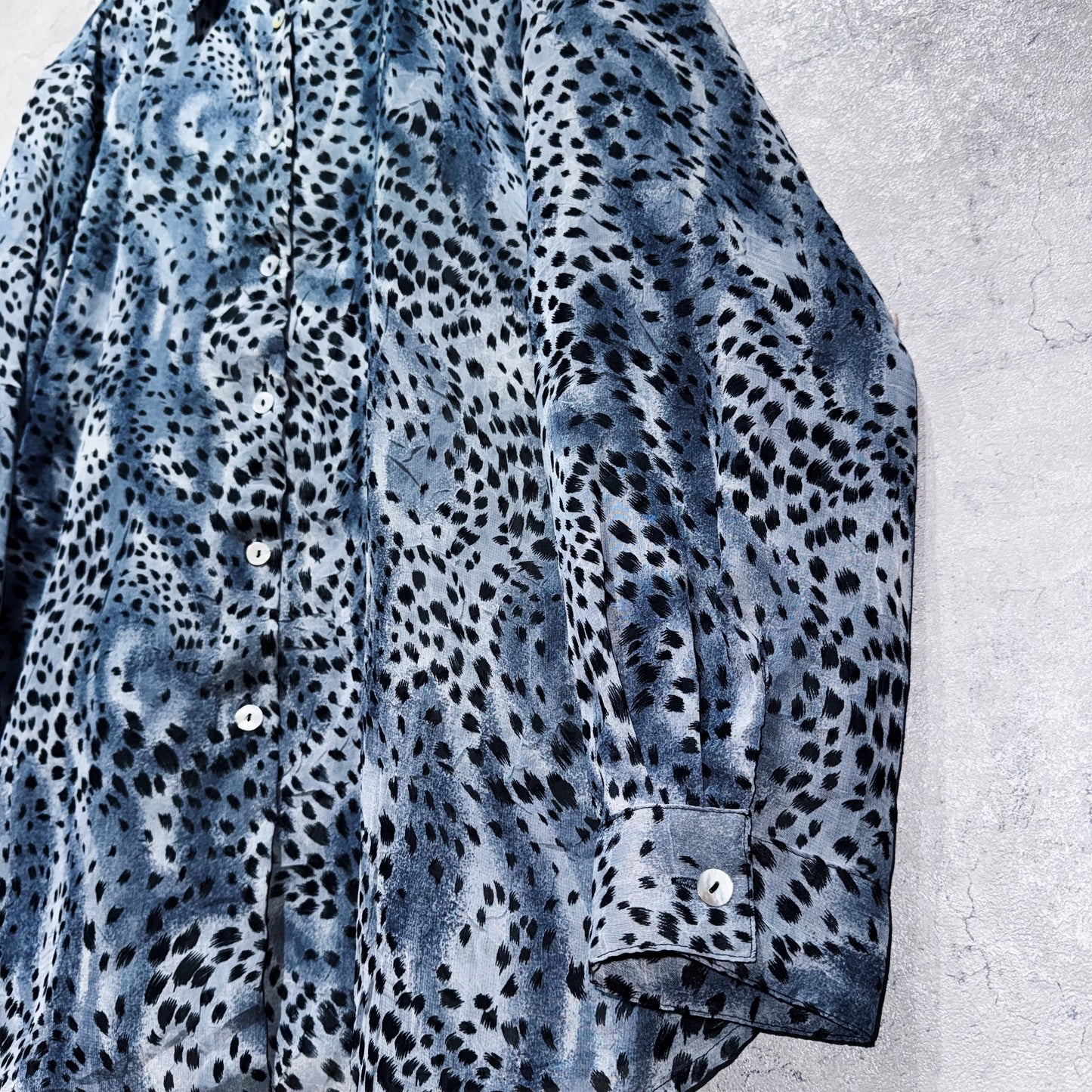 Leopard all over pattern sheer loose shirt