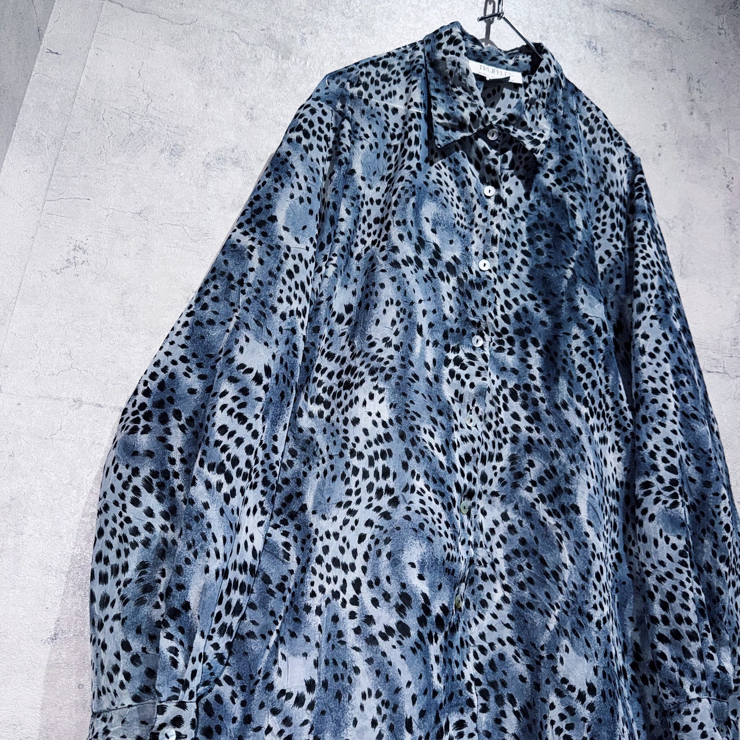 Leopard all over pattern sheer loose shirt