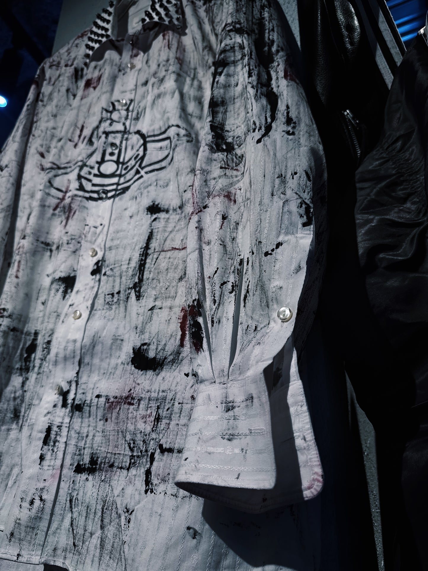 "vivid notes"The Anarchist's painting design studs Orbit shirt