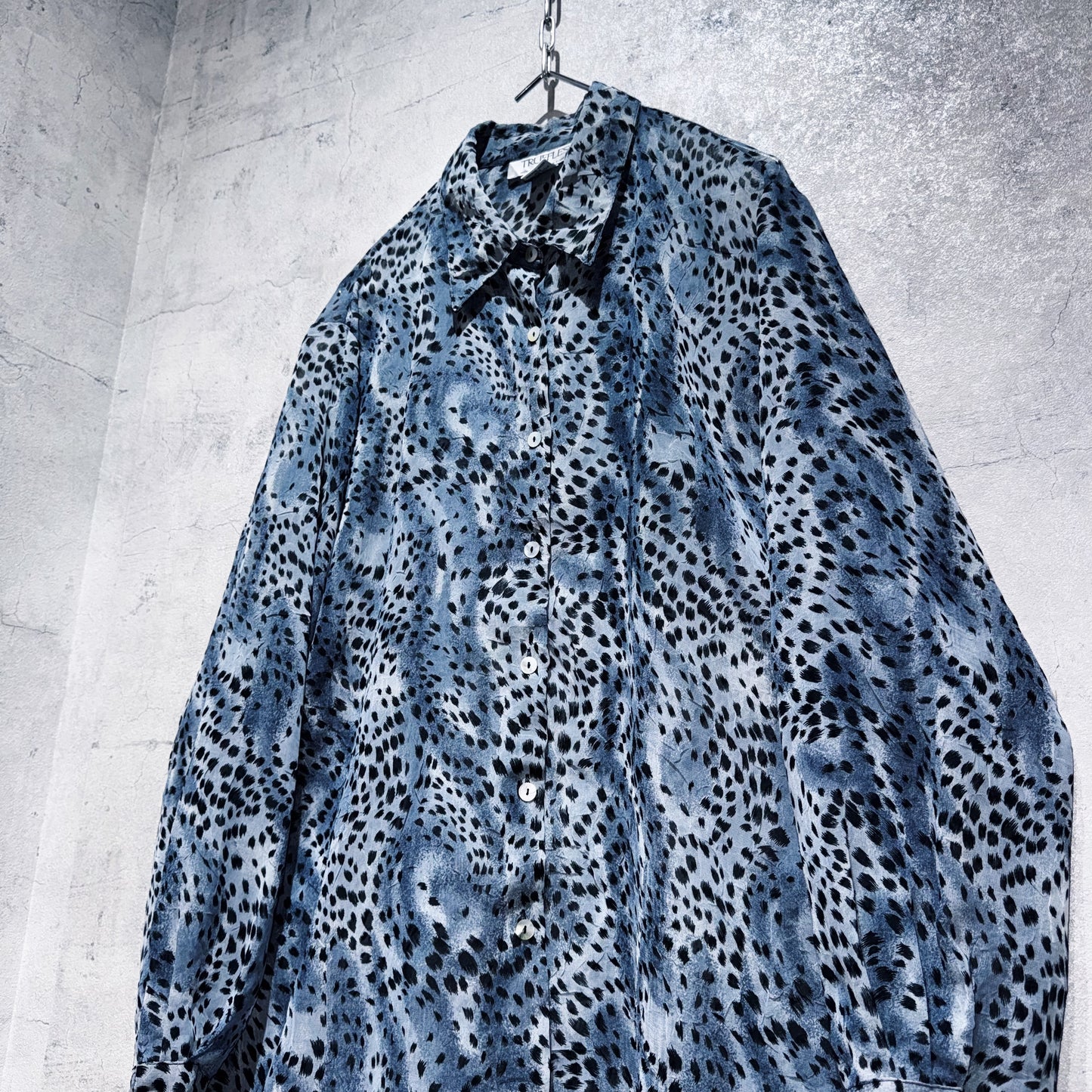 Leopard all over pattern sheer loose shirt