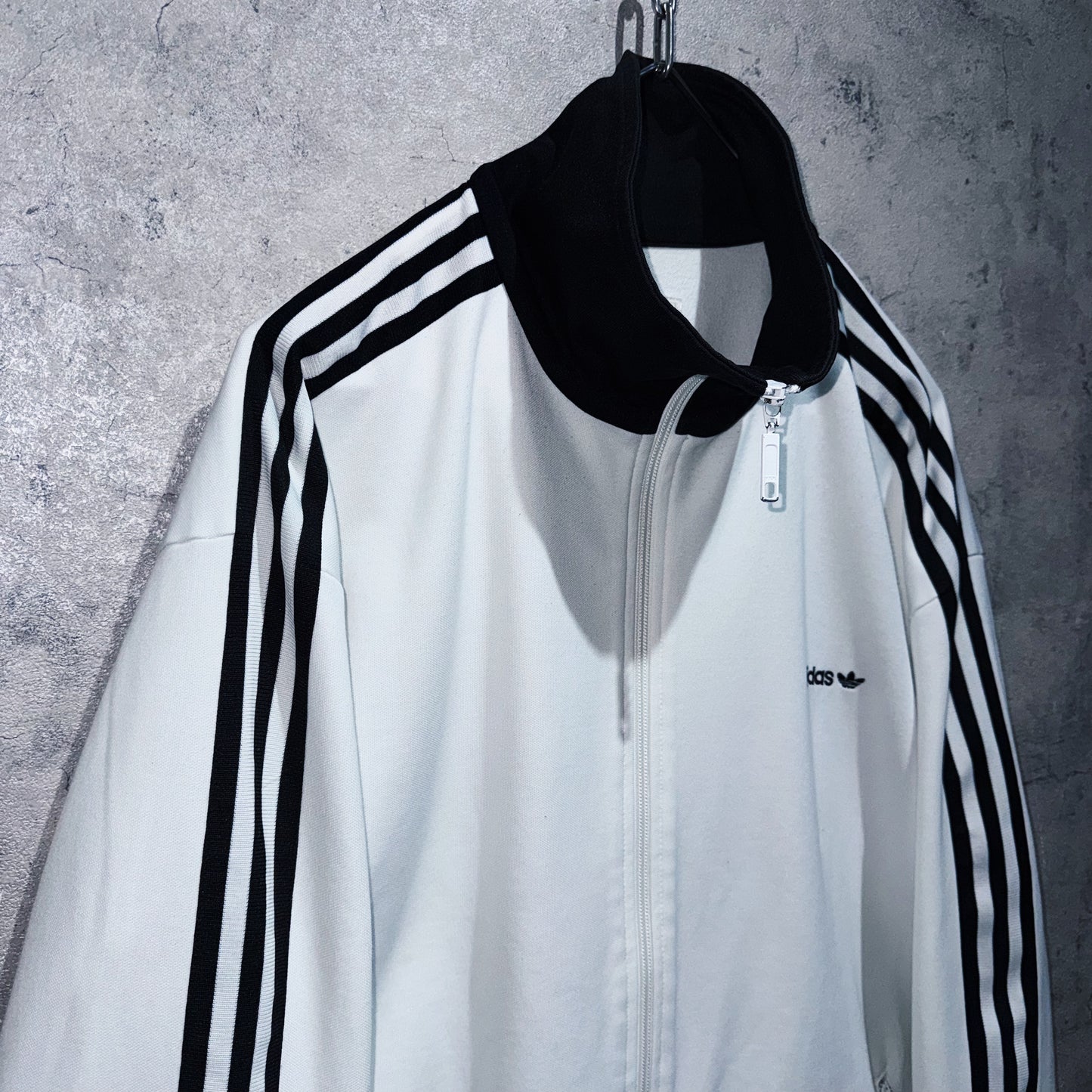 "ADIDAS Originals"monotone color design track jacket