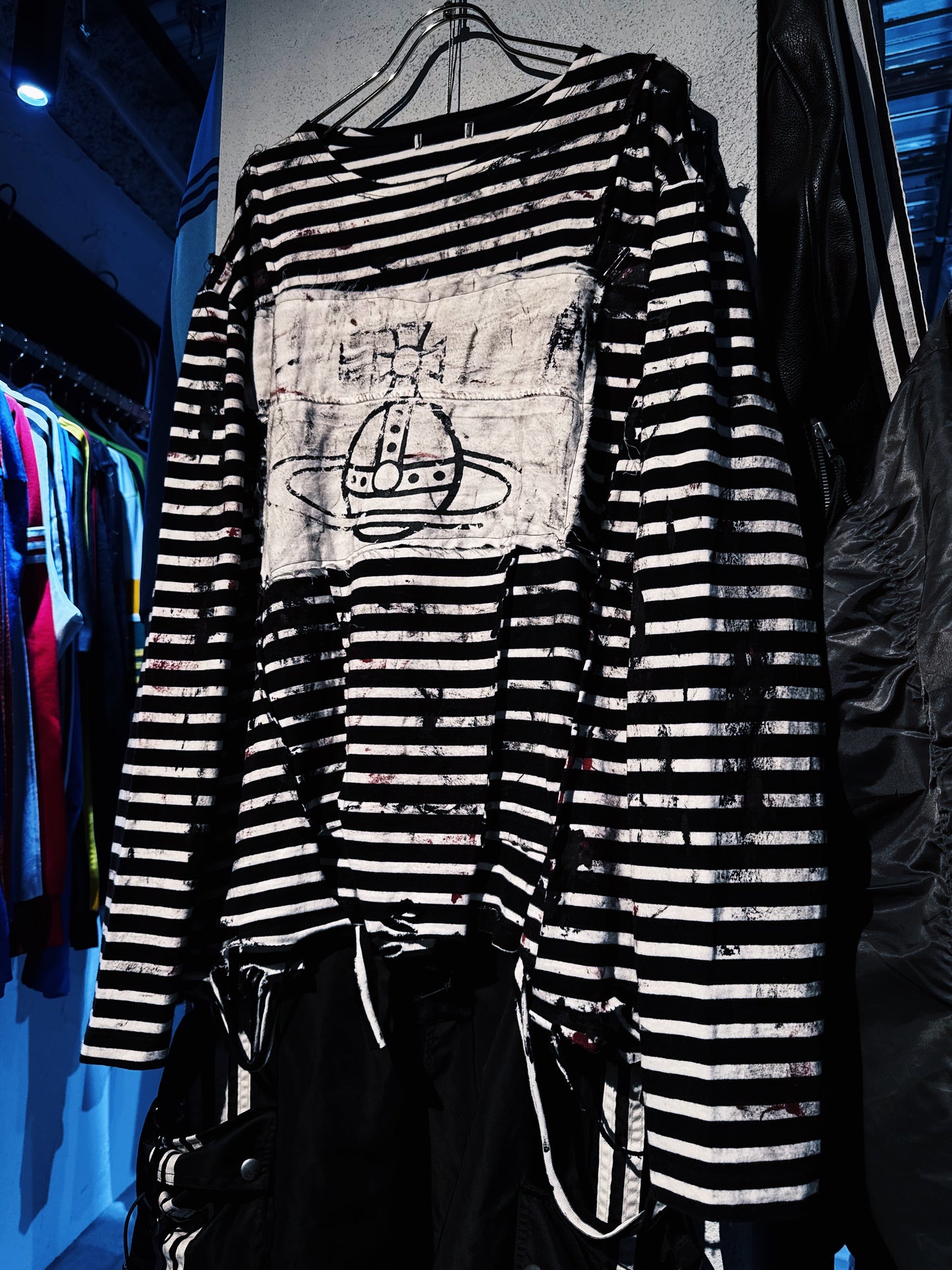 "vivid notes"The Anarchist's Layered Orbit border long sleeve T shirt
