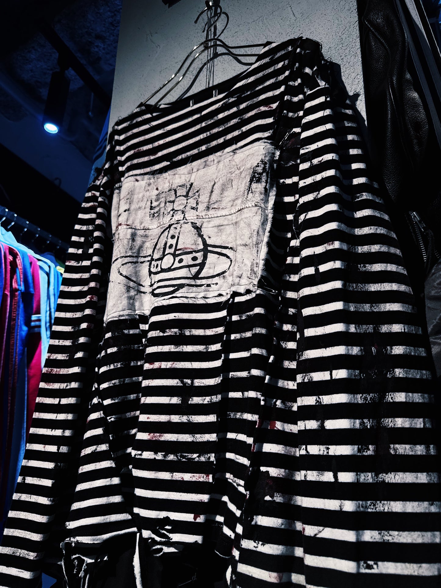 "vivid notes"The Anarchist's Layered Orbit border long sleeve T shirt