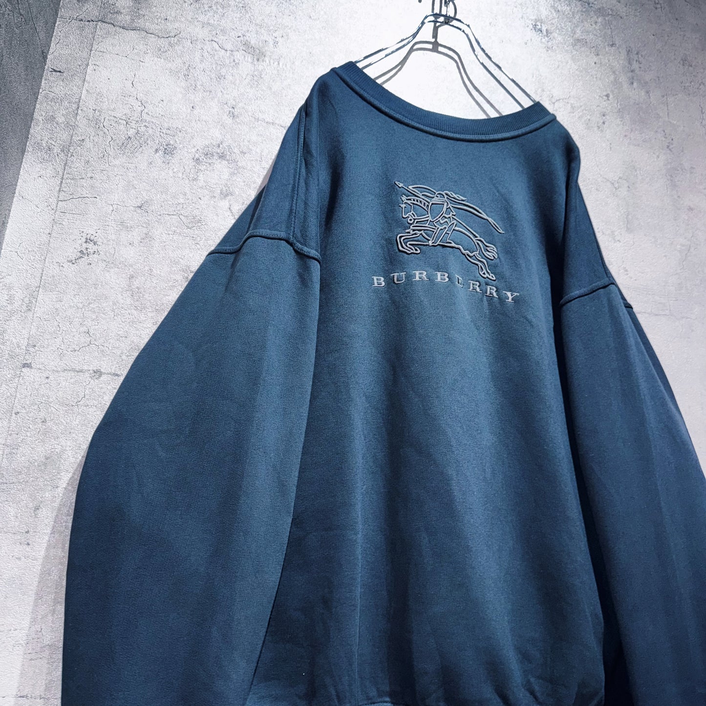 "BURBERRY"signature logo graphic design  pullover sweat