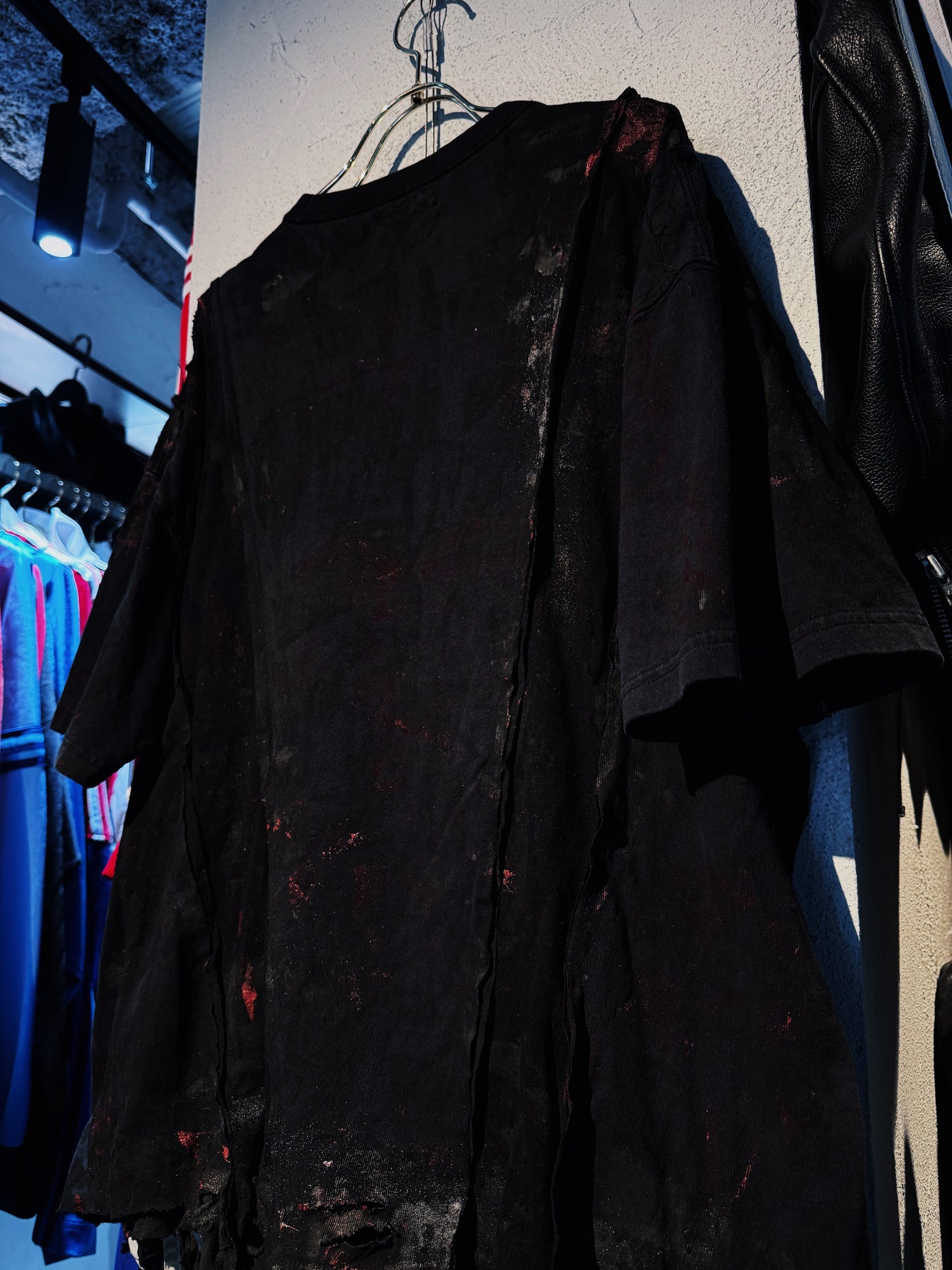 "vivid notes"The Anarchist's Layered Orbit black T-shirt