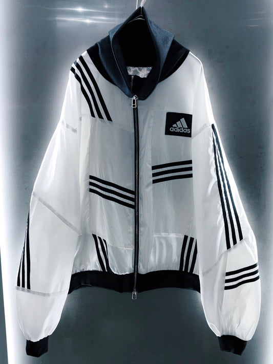 Special "original re:make" vintage patch work design
High-neck track jacket
