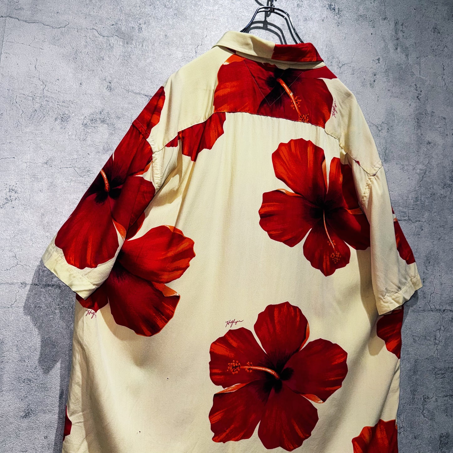 "TOMMY HILFIGER"hibiscus pattern design short sleeve rayon Aloha shirt