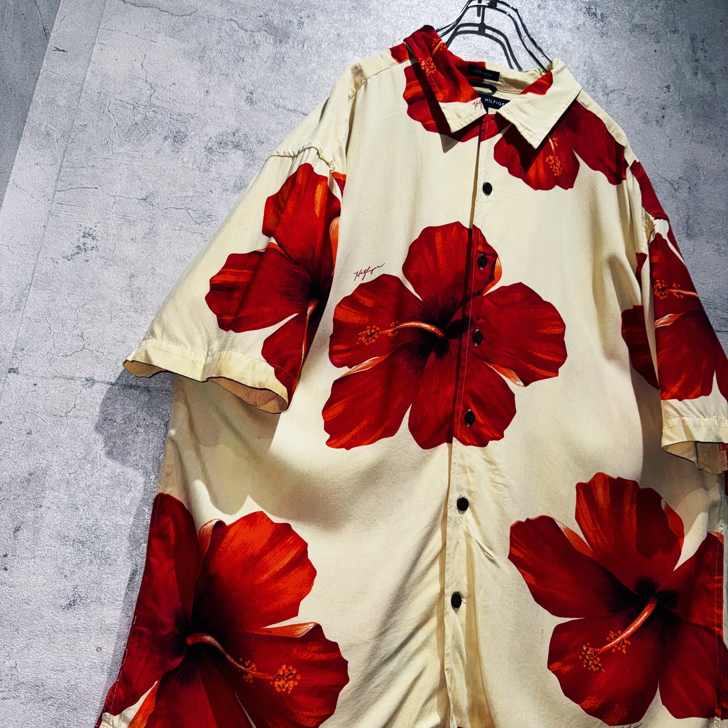 "TOMMY HILFIGER"hibiscus pattern design short sleeve rayon Aloha shirt