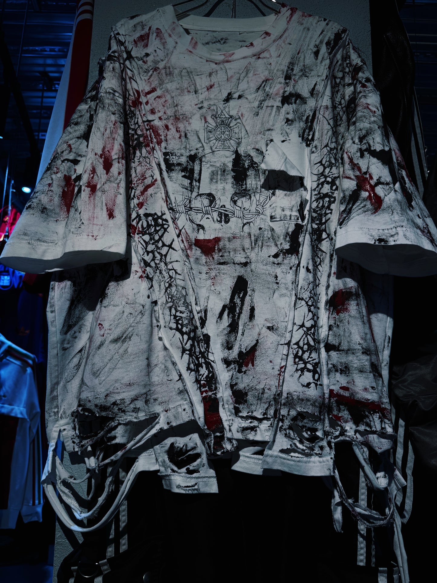 "vivid notes"The Anarchist's Layered Orbit skull design T-shirt