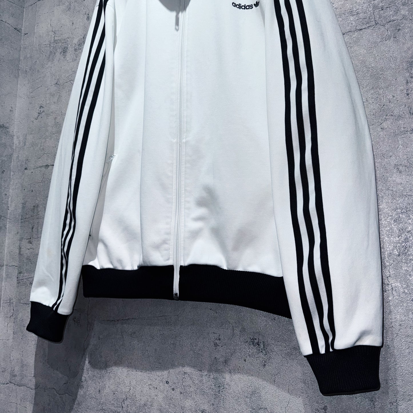 "ADIDAS Originals"monotone color design track jacket