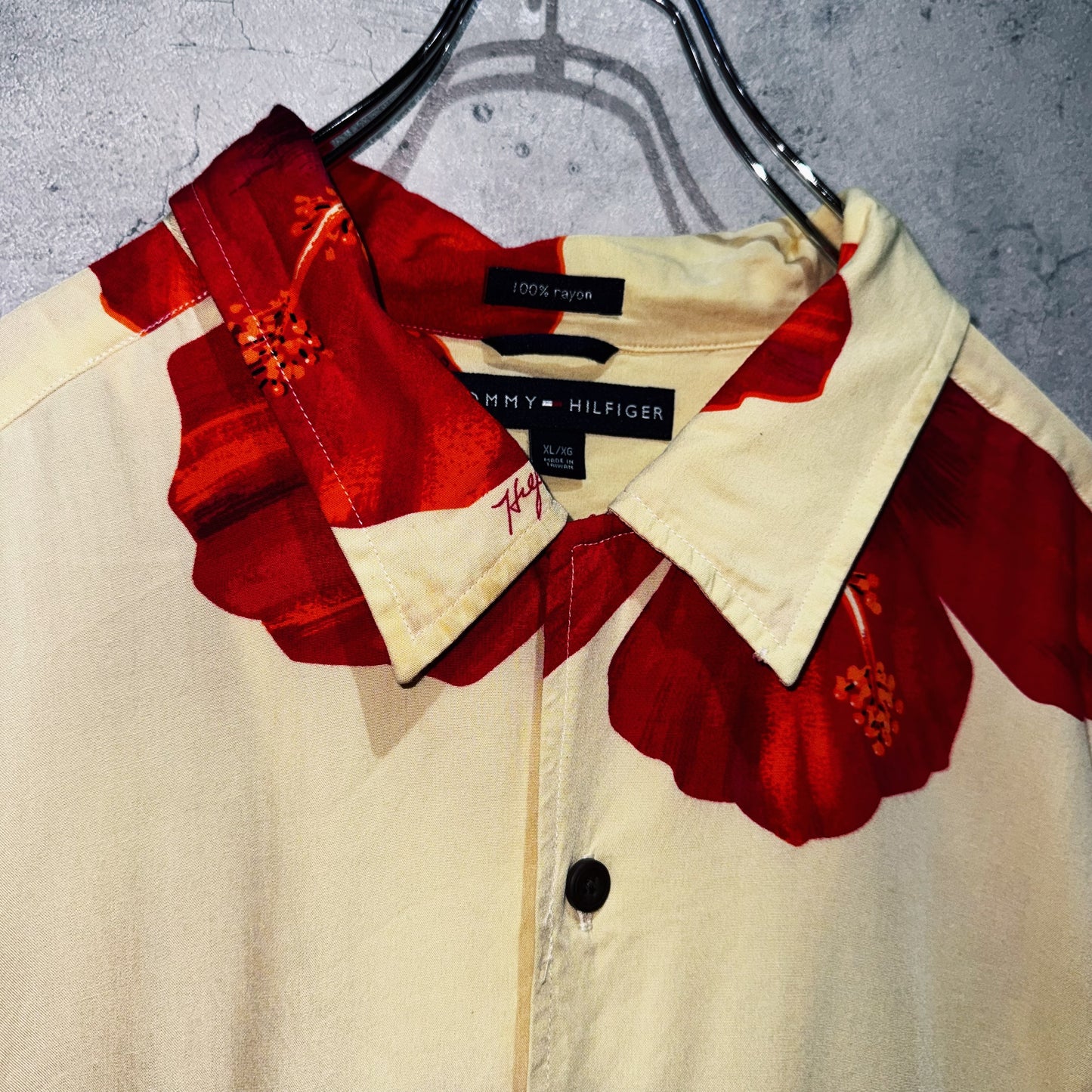 "TOMMY HILFIGER"hibiscus pattern design short sleeve rayon Aloha shirt