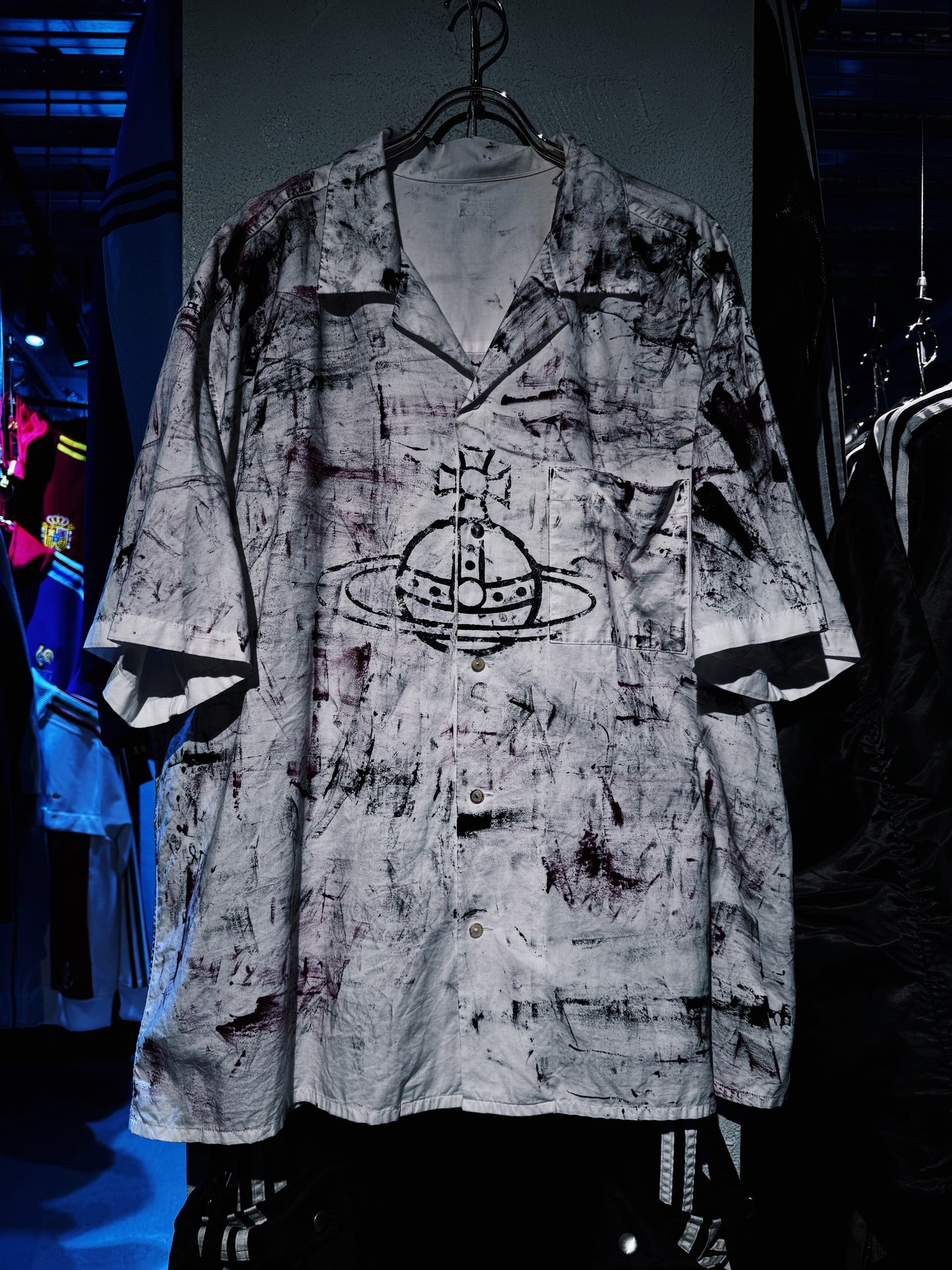 vivid notes"The Anarchist's short sleeve Orbit shirt
