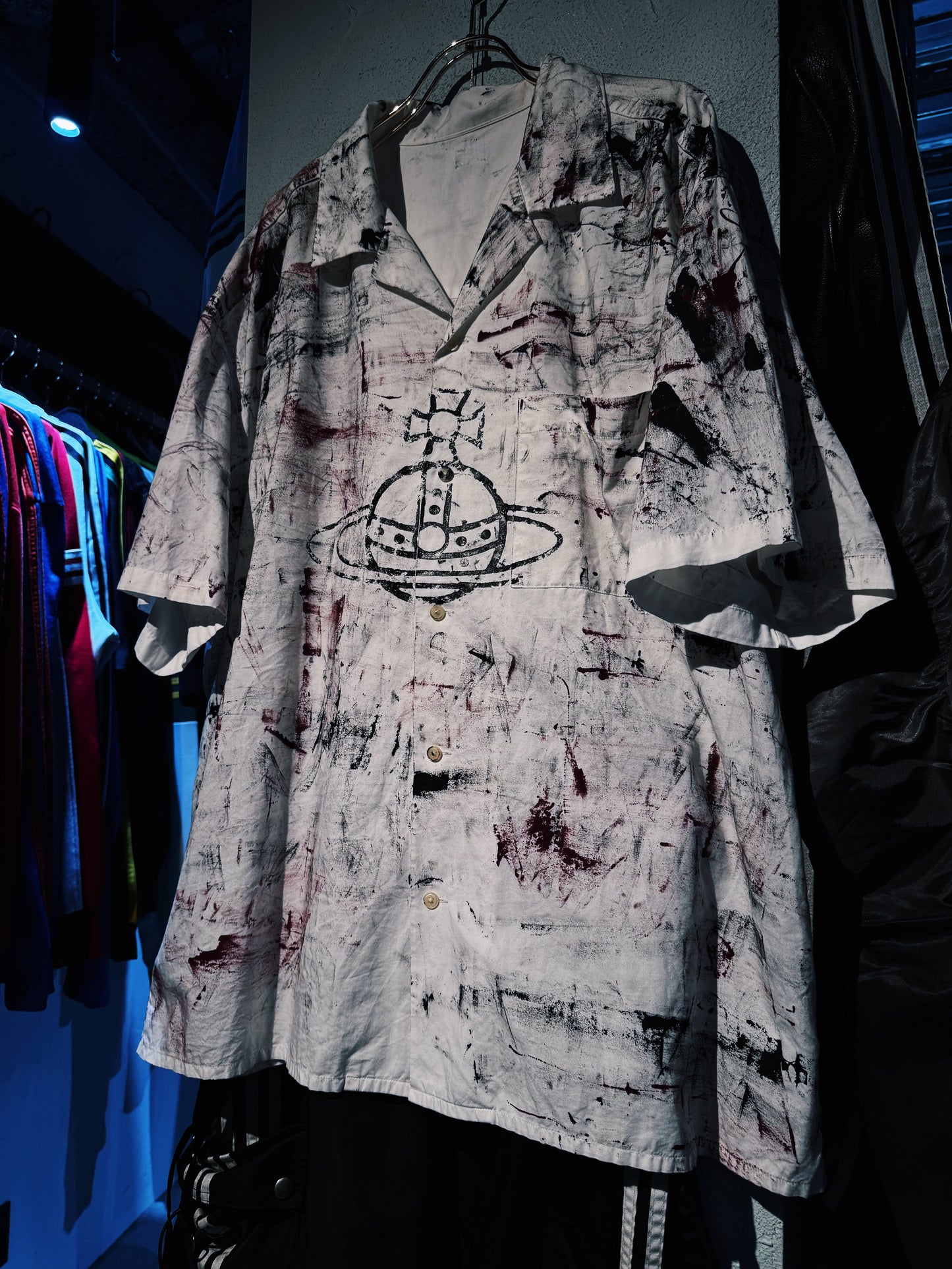vivid notes"The Anarchist's short sleeve Orbit shirt