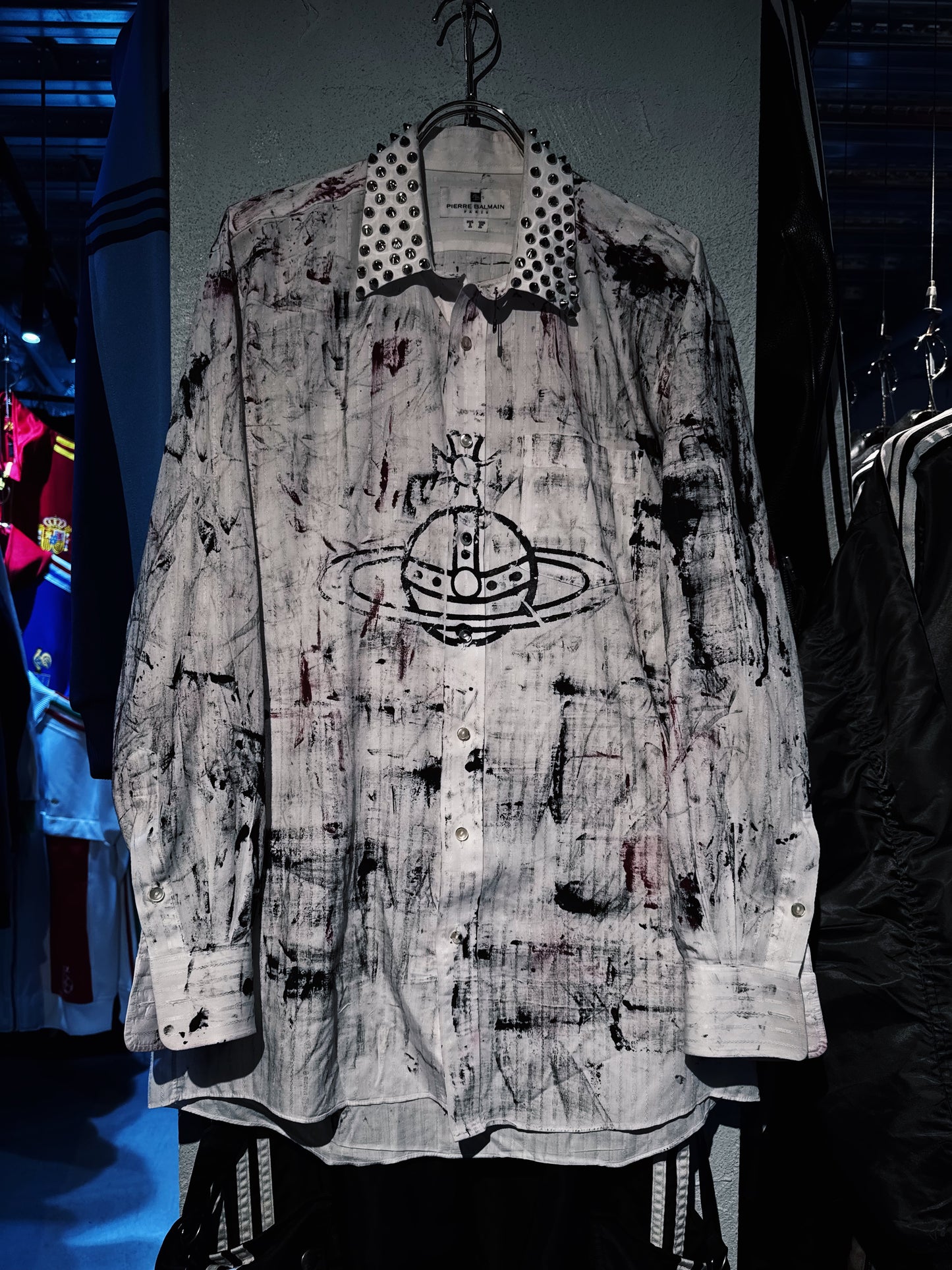 "vivid notes"The Anarchist's painting design studs Orbit shirt